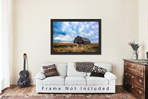 Снимка в стил Кънтри, Принт (без рамка), Изображението на стария навес в един дъждовен следобед на ферма в прерията Оклахома, Стенно изкуство, Декорация на фермерска